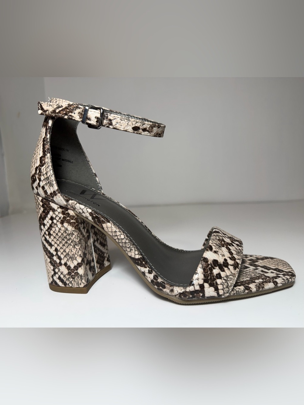Worthington Becklyn Snakeskin Block Heel Sandals NWOT Size 6